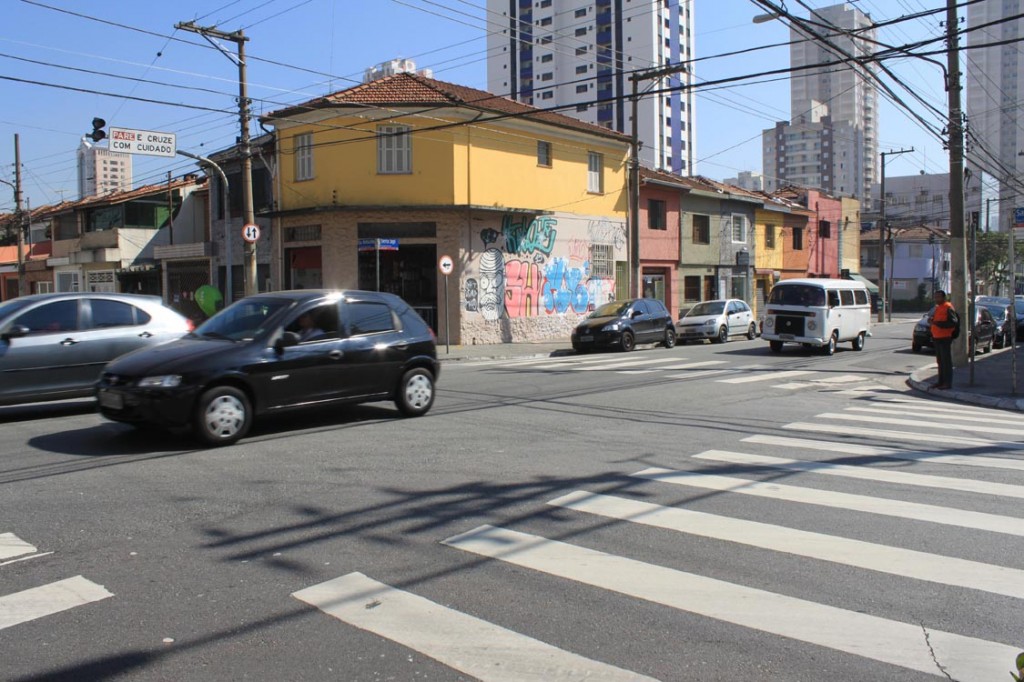 Cruzamento perigoso - Rua Serra de Botucatu x Serra de Japi - Carol