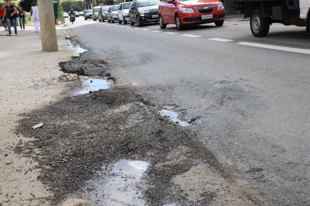 celso garcia - Asfalto Deformado faixa de onibus av. Celso Garcia - Carol