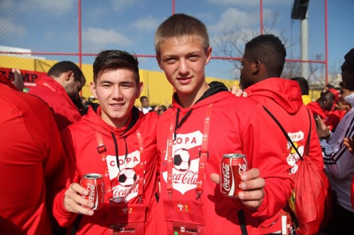 Shadiyar Aryntay, de 14 anos, do Casaquistão, e Denis Dushkin, de 15, da Ucrânia, estavam encantados com a receptividade dos brasileiros