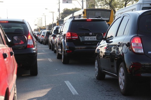 Caso um veículo quebre na Radial, motoristas não conseguem fugir dos congestionamentos