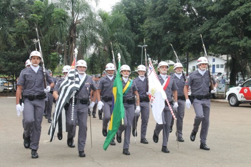Cerimônia de troca de comando terminou com desfile dos militares no Ceret