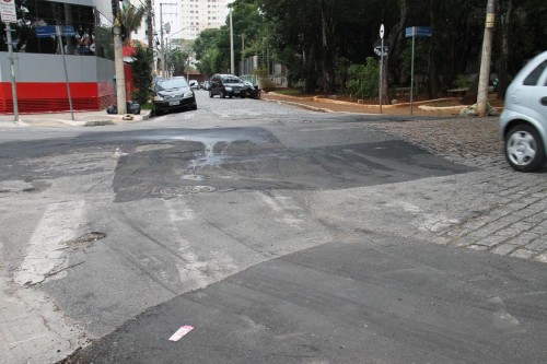 Entorno da Praça Barão de Itaqui: nem sinal das faixas de pedestres