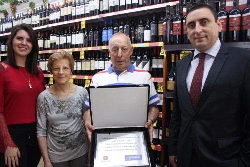 O Banco Bradesco da Rua Antonio de Barros homenageou a família Jerônimo pela passagemdos 50 anos do supermercado