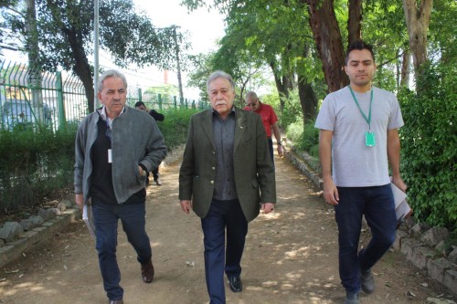 Toninho Paiva andou pelo parque e salientou a necessidade de melhorias nos canteiros verdes