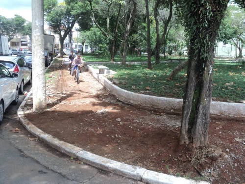 Calçadas do Largo do Maranhão estão em reforma, mas moradores idosos estão aflitos com o processo