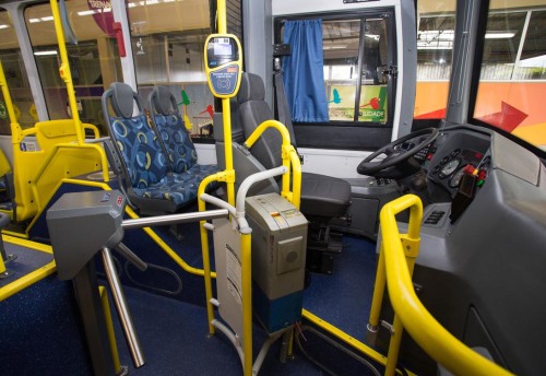 Foto interna do novo ônibus que chega para ser inserido na frota de 250 veículos