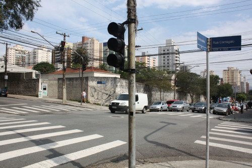 Um dos equipamentos está no cruzamento da Rua Apucarana com a Rua Cantagalo